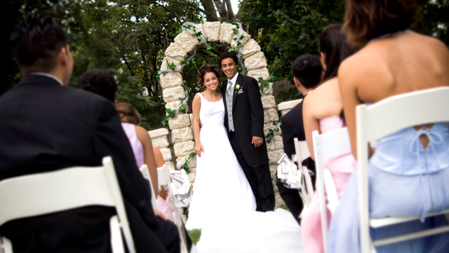 Illustration for article titled 8 Beautiful Weddings We’d Appreciate More If We Didn’t Know The Couple